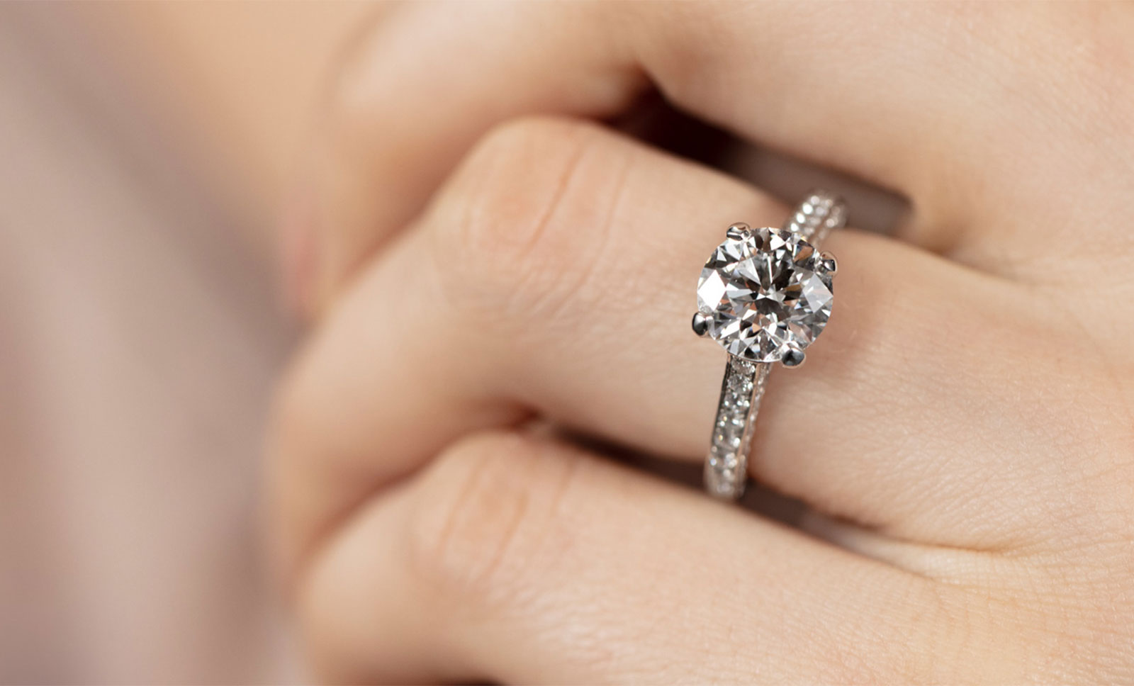 Home Azurys Jewellers Edmonton luxury jewellery store, diamonds, new